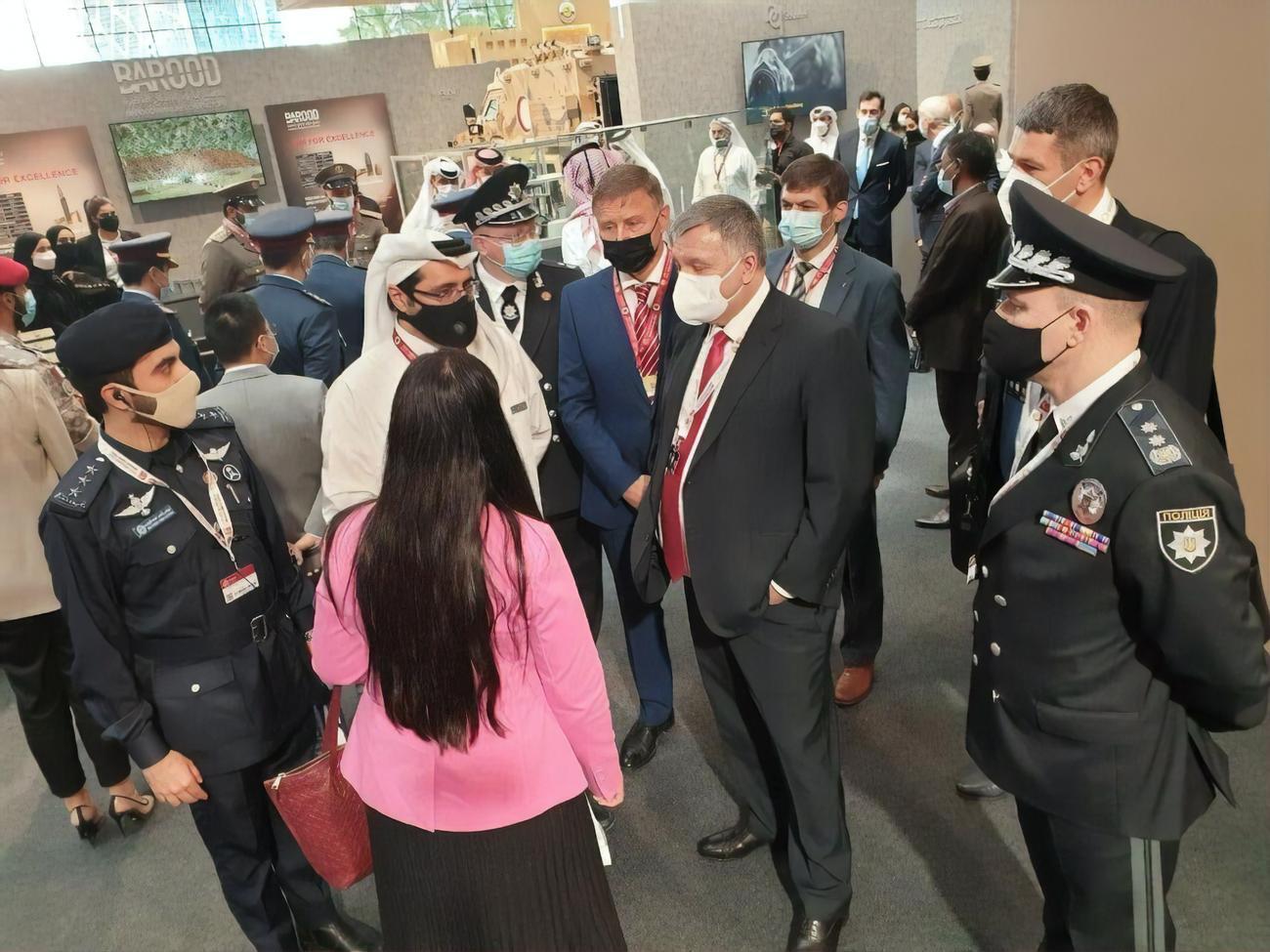 Аваков (у центрі) приїхав до Катару на запрошення прем'єра країни