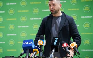 Арахамія: Якщо якась людина прийшла навчати вас життя, ображати, ви можете відповісти як завгодно, тому що це ваш Facebook