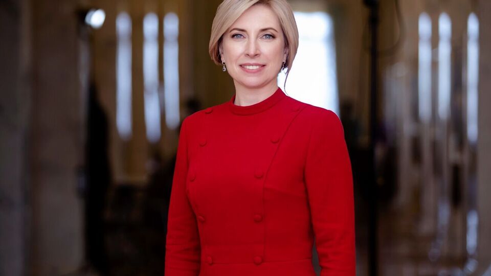 Ирина Верещук: Я думаю, что в будущем он будет писать на украинском, когда это будет касаться его обязанностей в ТКГ
