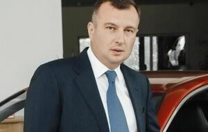 Семинский продолжает претендовать на долю в компании, пользуясь своим статусом народного депутата, пишет издание