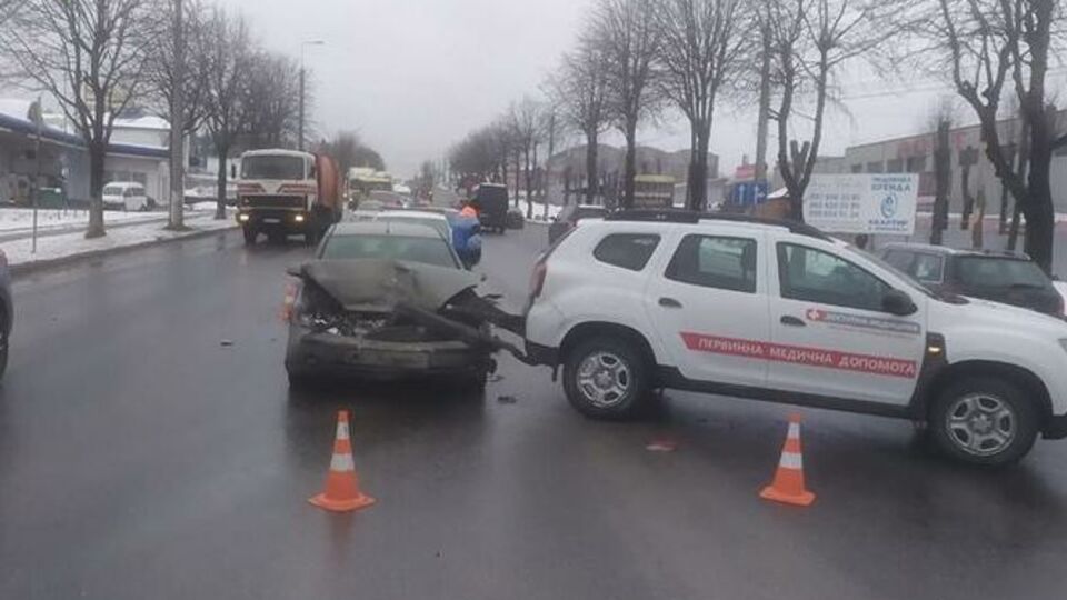 За попередніми даними, аварія сталася через те, що другий водій не дотримувався потрібної дистанції