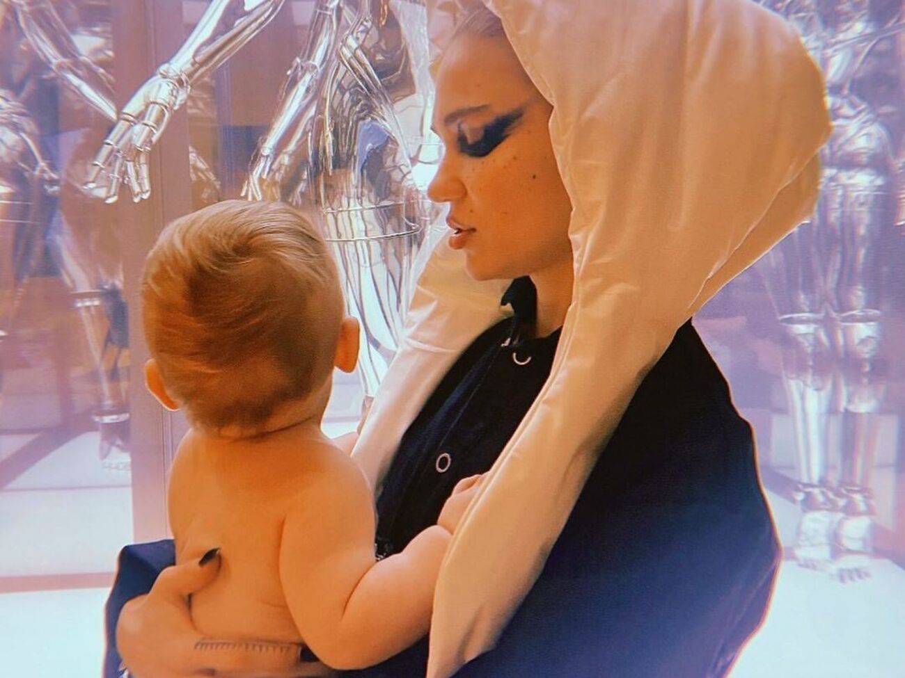 Граймс родила сына в мае 2020 года