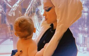 Граймс родила сына в мае 2020 года