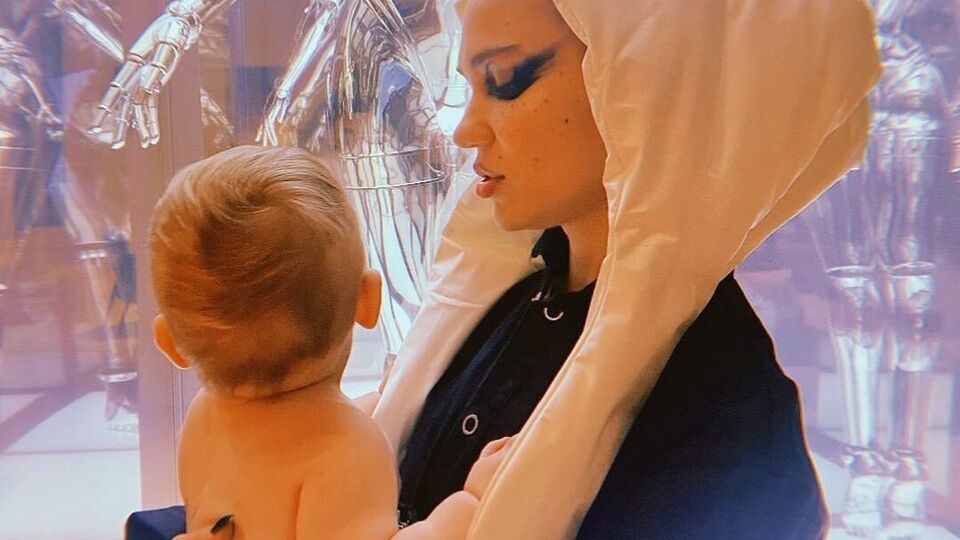 Граймс родила сына в мае 2020 года