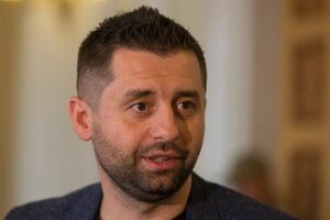 Арахамия написал, что "можно говорить "пророссийские бл...ди" и не называть партию"