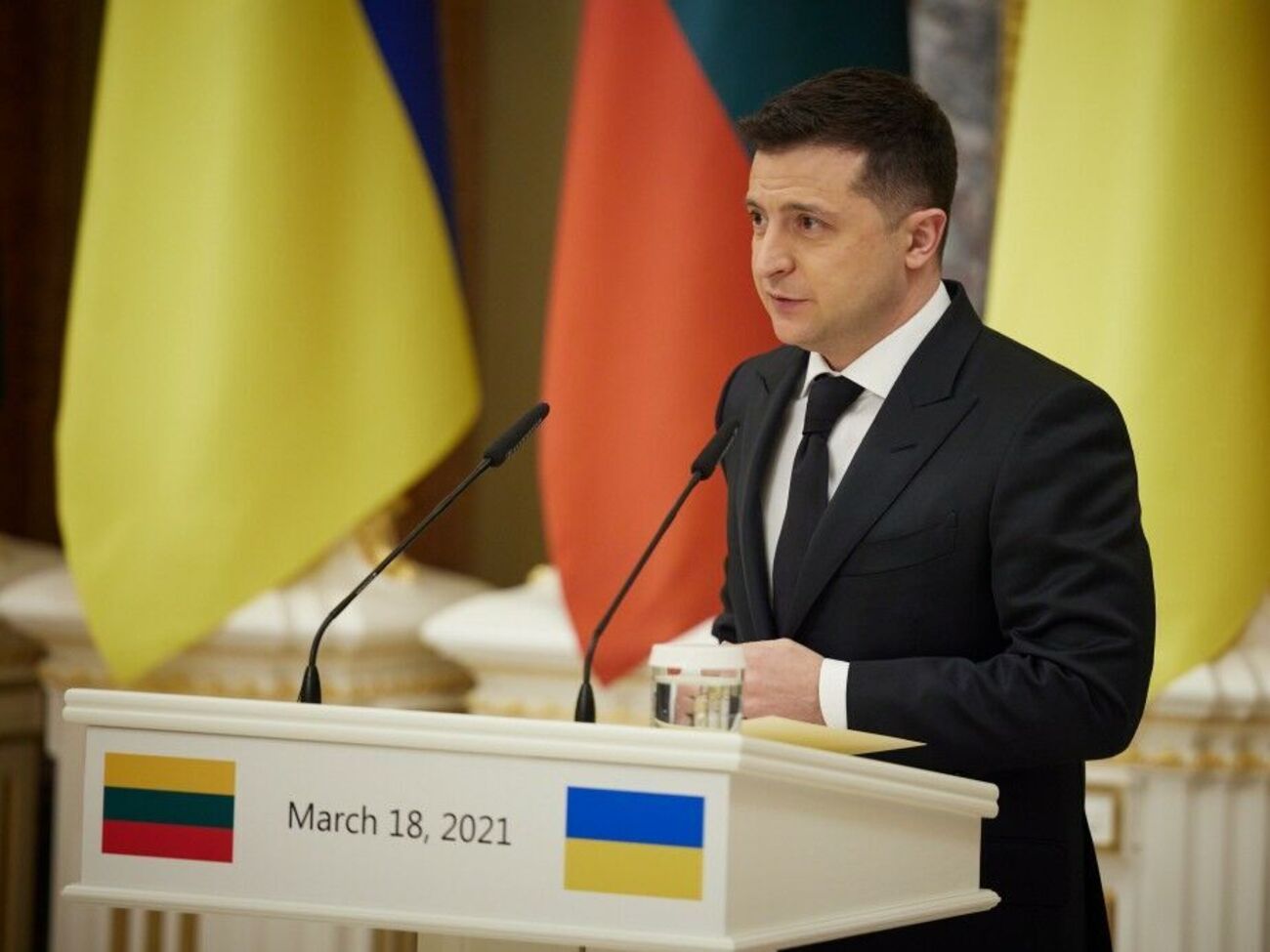 Стратегия Украины по Донбассу не поменялась &ndash; это нормандский формат, сказал Зеленский