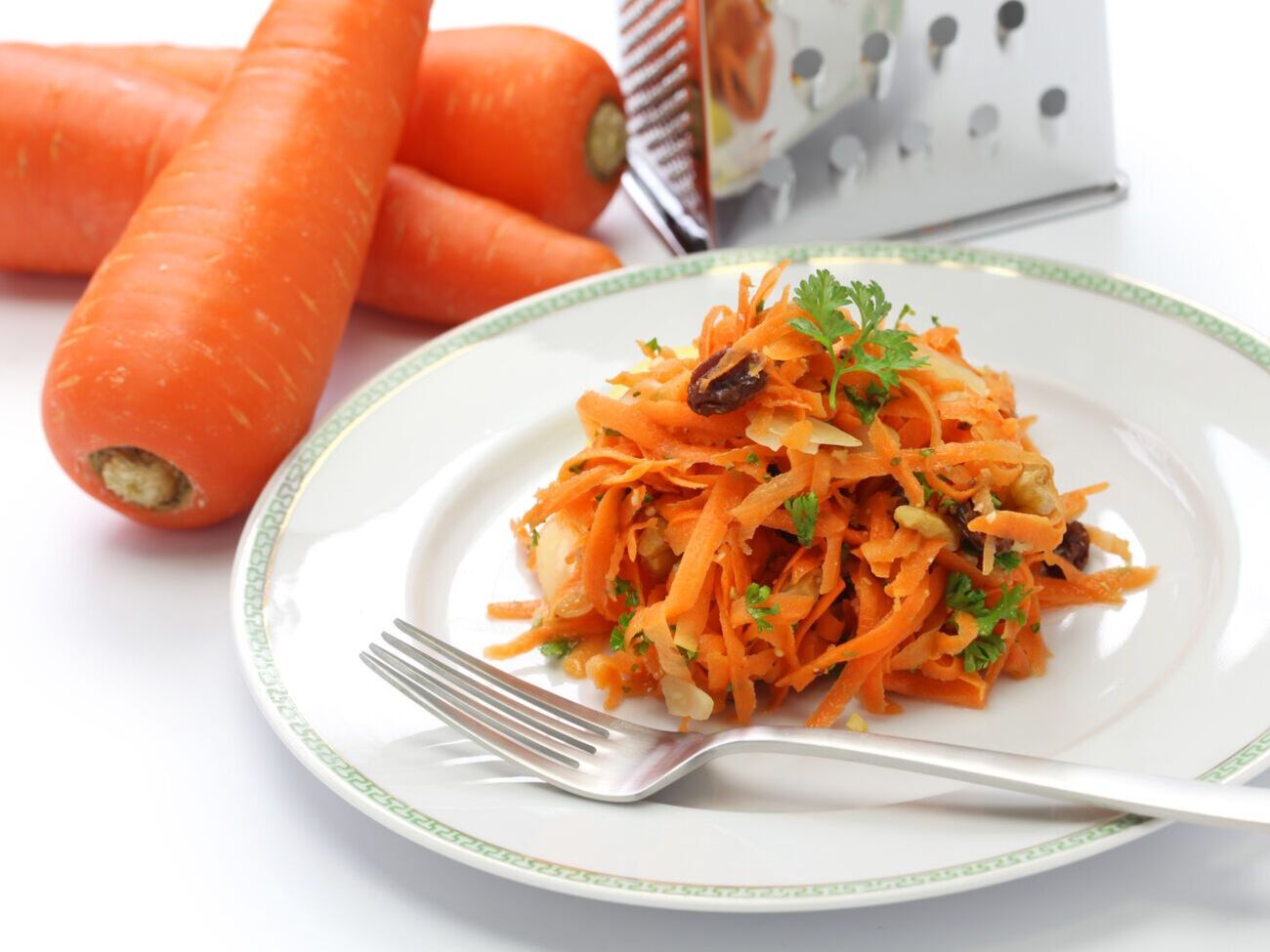 Боржемская:&nbsp;Морковь натрите на мелкой терке, посолите и полейте лимонным соком