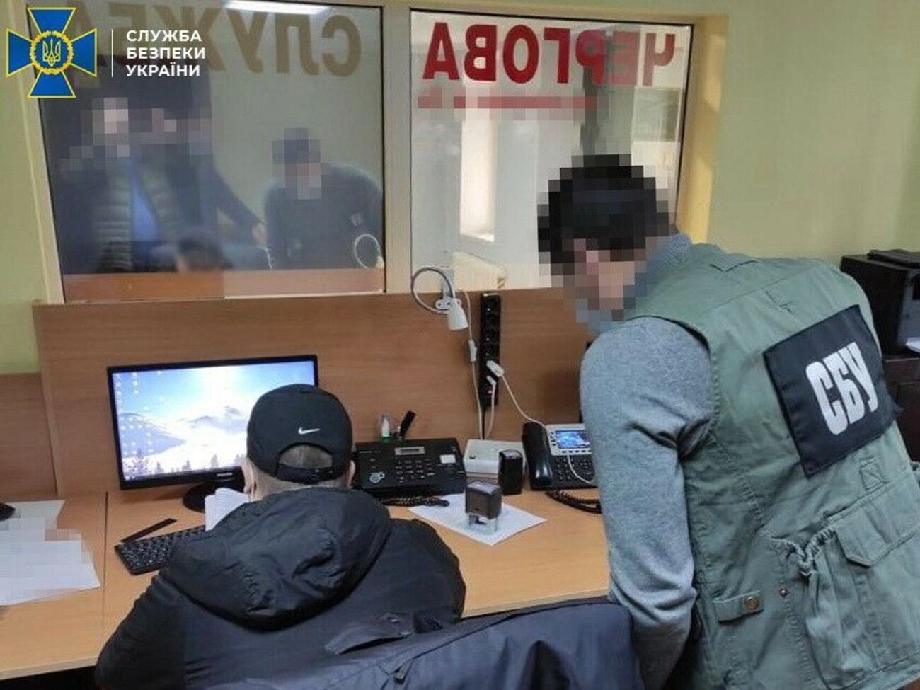 Правоохранители провели шесть обысков