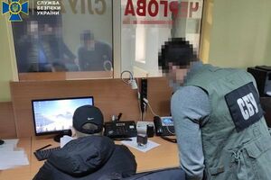 Правоохоронці провели шість обшуків