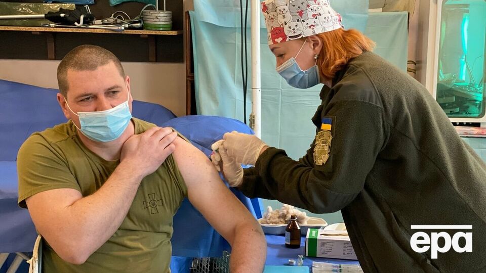 Вакцинацію військових у зоні ООС почали 25 лютого