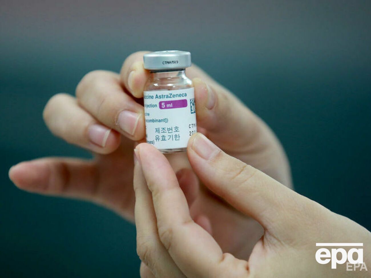 Низка країн припиняла застосування вакцини від AstraZeneca або окремих її партій