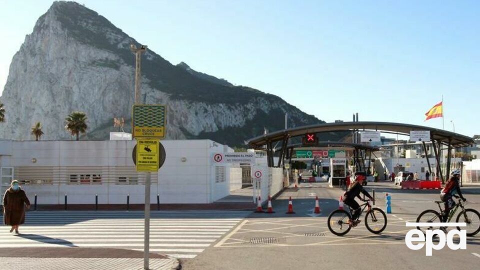 Население Гибралтара составляет около 34 тыс. человек