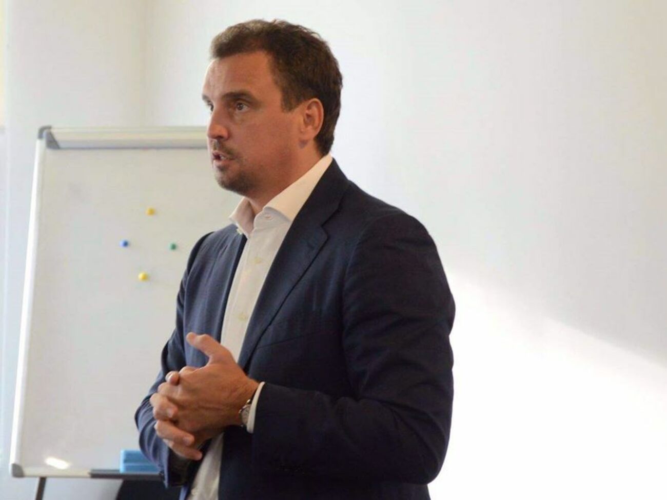 Кабмин прекратил полномочия члена набсовета "Ощадбанка" Абромавичюса