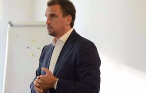Кабмин прекратил полномочия члена набсовета "Ощадбанка" Абромавичюса