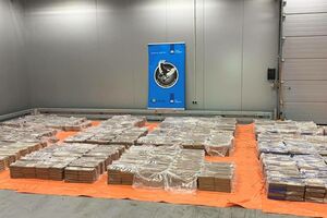 Поліція виявила велику партію кокаїну