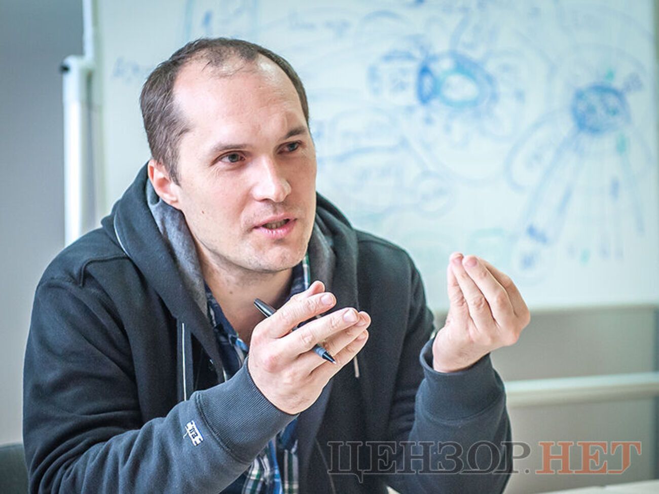 Юрій Бутусов: Слюсарєв іще 2014-го відправив до Криму копії всіх своїх документів, включно зі шкільними атестатами і навіть флюорографією грудної клітини. Цікаво, що там за допомогою цих документів оформляють?