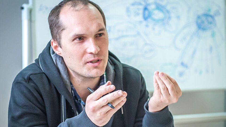 Юрий Бутусов: Слюсарев еще в 2014-м отправил в Крым копии всех своих документов, включая школьные аттестаты и даже флюорографию грудной клетки. Интересно, что там с помощью этих документов оформляют?