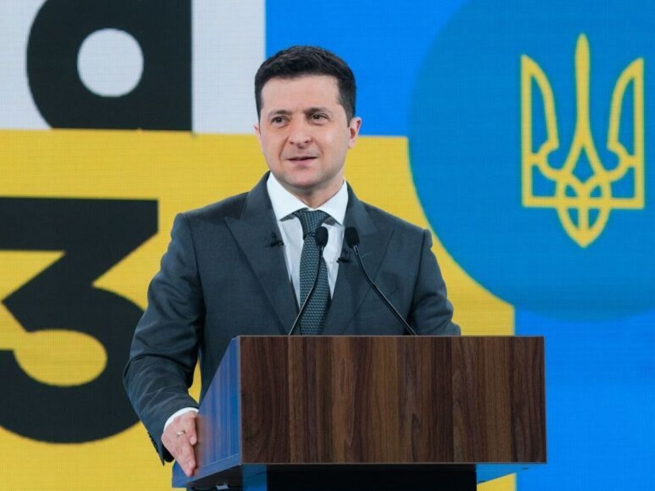 Указ президента вступает в силу со дня его опубликования