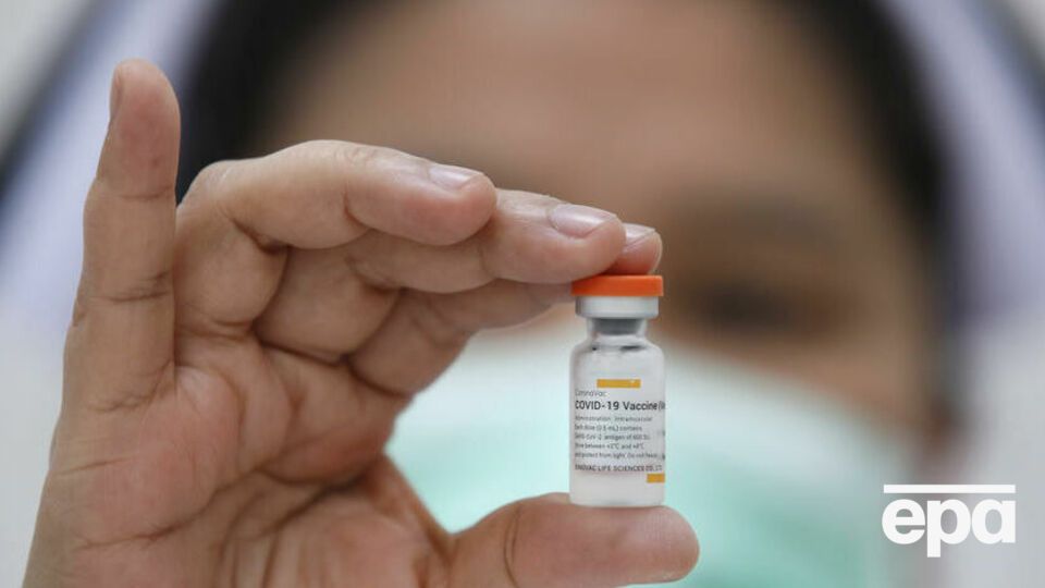 Вакцини CoronaVac в Україну поки не привезли