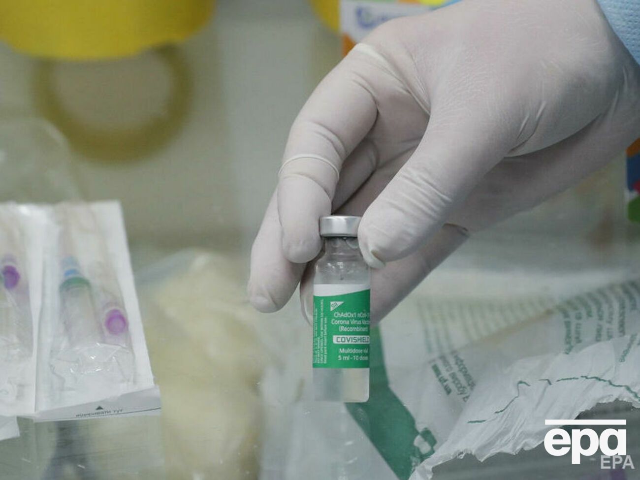 Із 24 лютого українців вакцинують препаратом Covishield