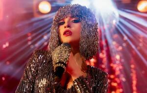 Ольга Эрнст: Платье белое, ты загорелая... Платье белое и фата... И все завидуют, а ты красивая, и твой мужчина с тобою навсегда