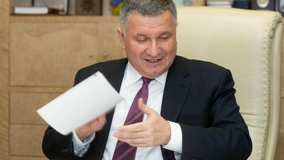 Аваков: Глава СБУ Василий Грицак такие материалы Порошенко показывал и давал. И у него было более чем достаточно оснований