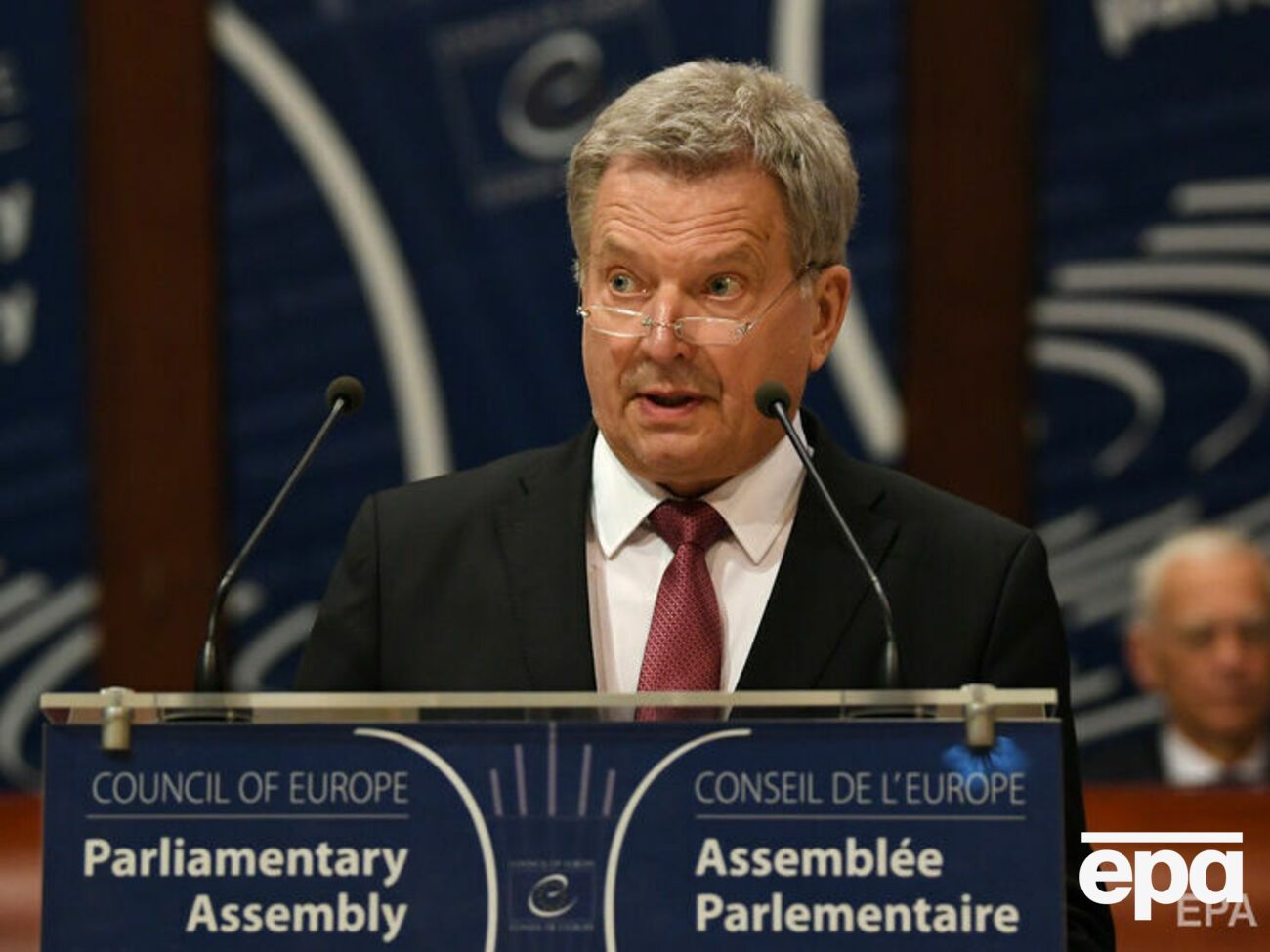 Нийнисте заявил, что будет продолжать носить маску