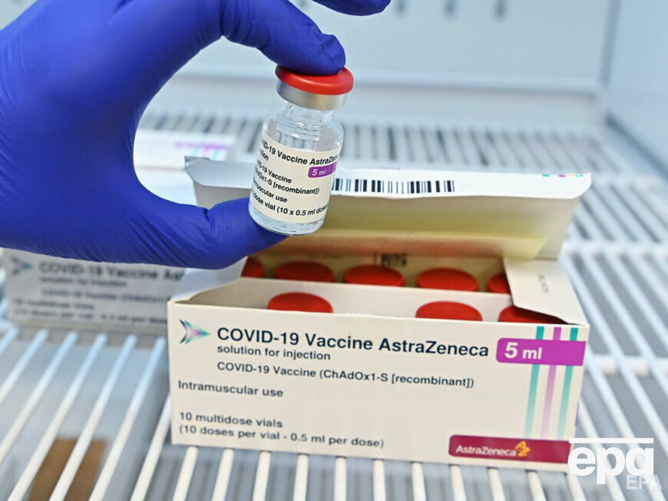 Низка країн як запобіжний захід зупиняла вакцинацію препаратом від AstraZeneca