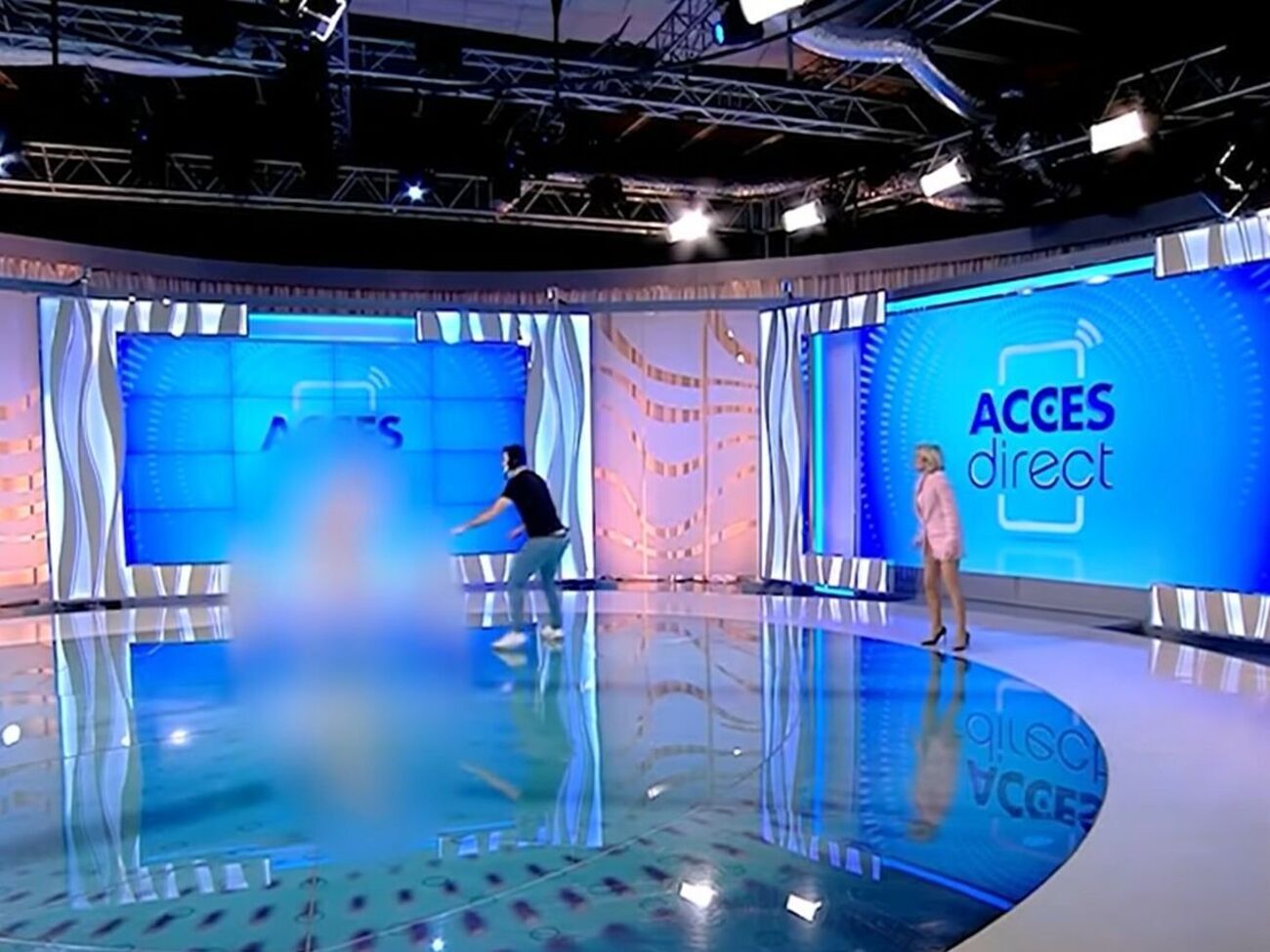 Інцидент трапився в ефірі програми Access Direct румунського телеканала "Antena 1"