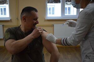 Вакцинували понад 100 військових Чернігівського гарнізону