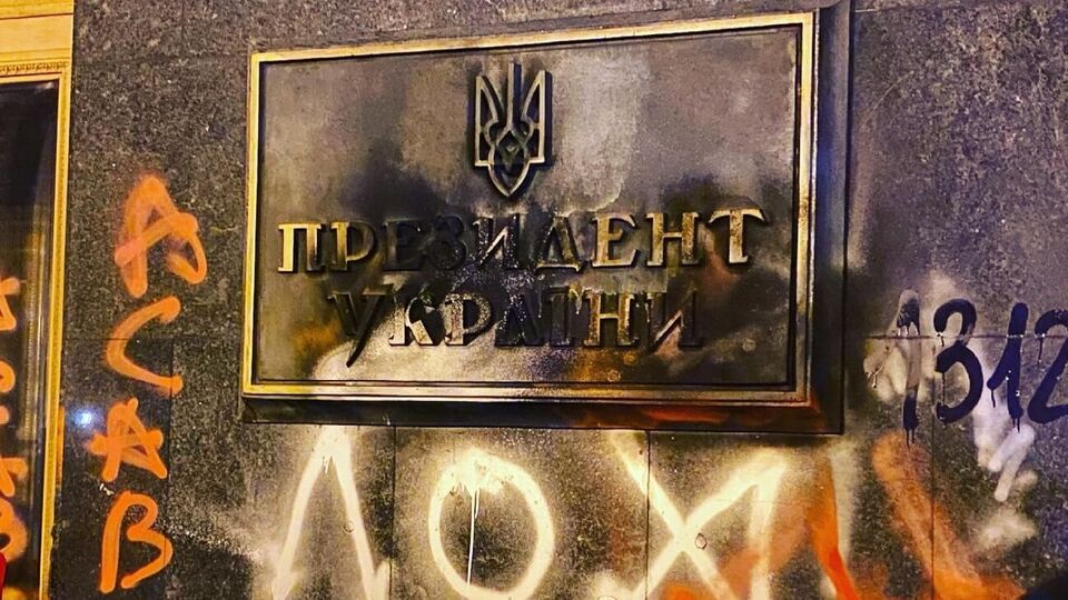 Участники акции требуют освободить активиста Стерненко