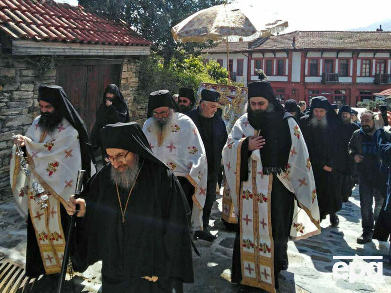 В первый день вакцинации прививки от коронавируса получили 36 монахов