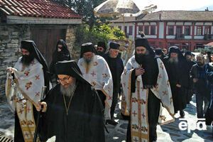 В первый день вакцинации прививки от коронавируса получили 36 монахов