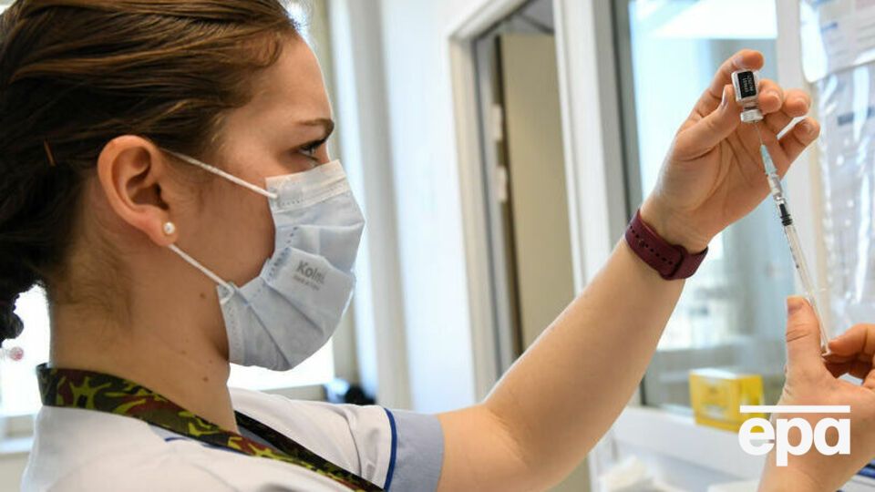 У Франції зробили майже 8 млн щеплень проти коронавірусу