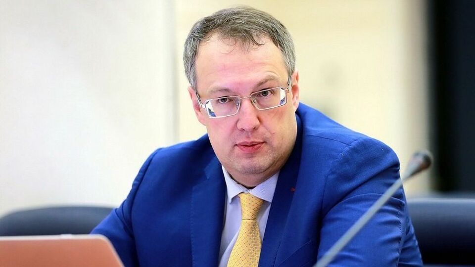 Геращенко опубликовал видео факта вандализма у Офиса президента