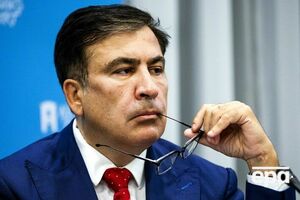 Саакашвілі: Президент України не може кожного вручну знімати