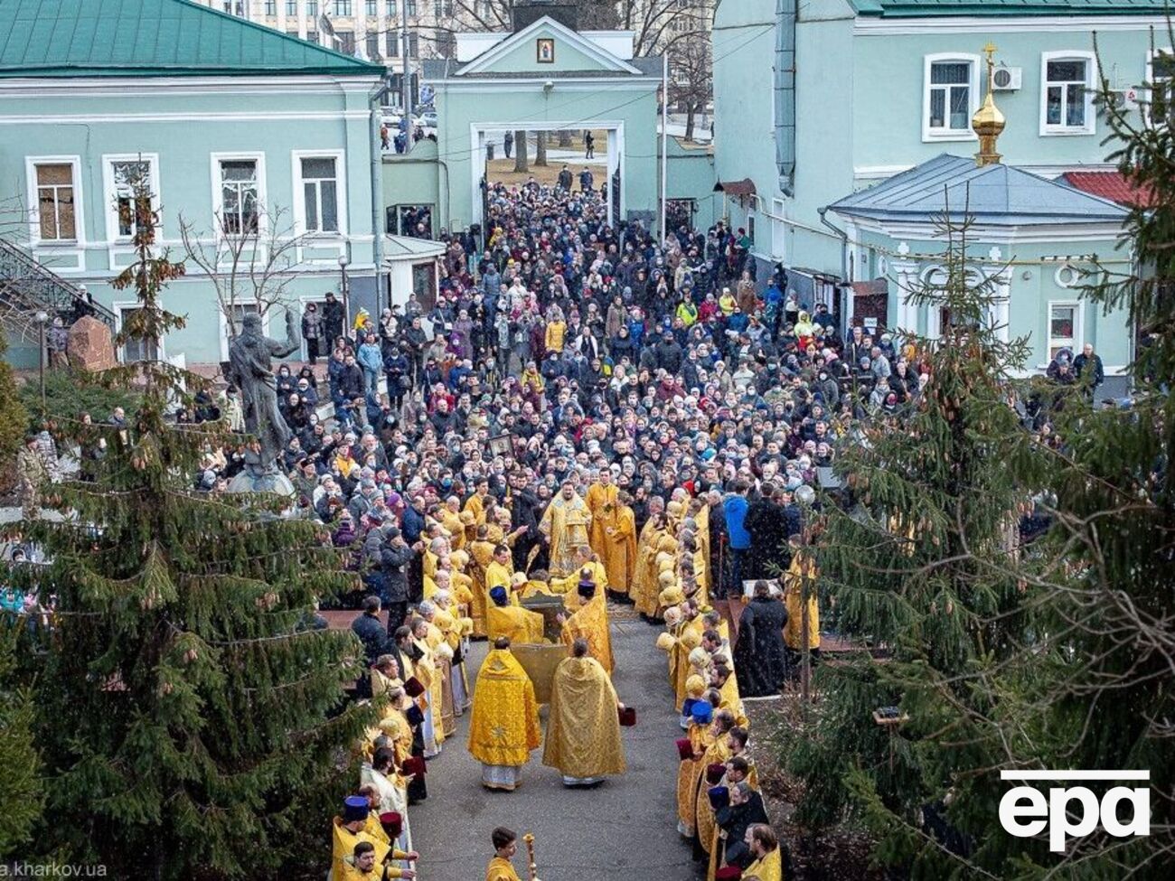 У масках були не всі учасники заходу