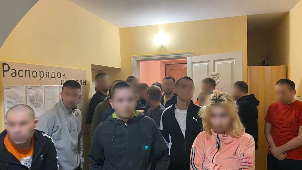 У "центрі" утримували десятки людей