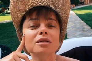 Королева: Выпьем за любовь!!!
