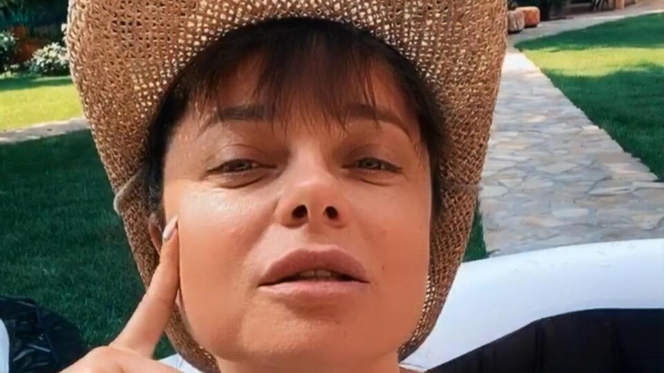 Королева: Выпьем за любовь!!!