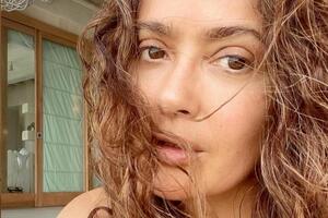 Хайек засветила фигуру