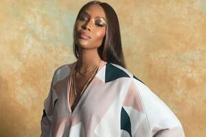 Кэмпбелл начала карьеру модели в 15-летнем возрасте