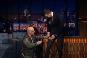 Нагієв ножицями вкоротив Урганту штани