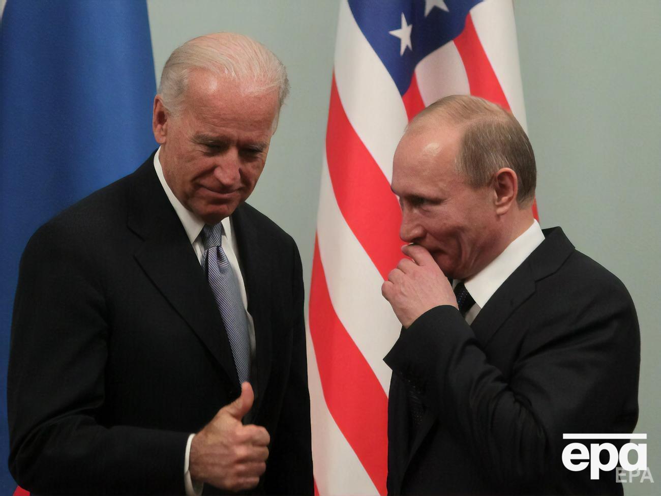 Байден (слева на фото) заявил, что Путин заплатит за вмешательство в американские выборы