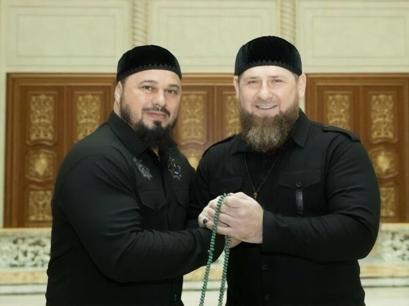 Висмурадова (слева) в ЕС называют неофициальным телохранителем Кадырова (справа)