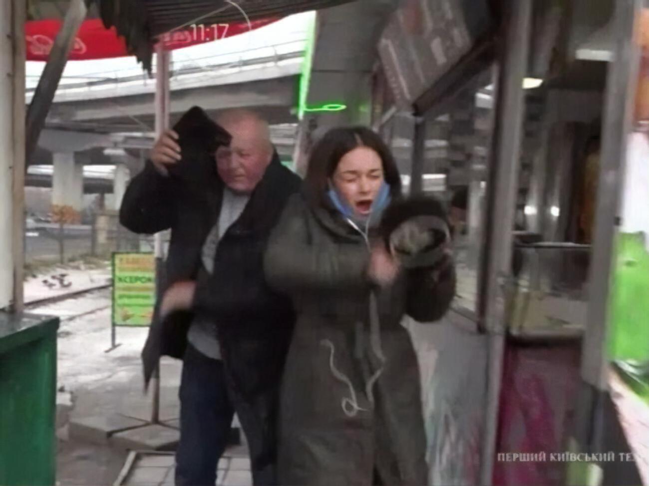 Журналістка з'ясовувала, як борються з ожеледицею в Києві