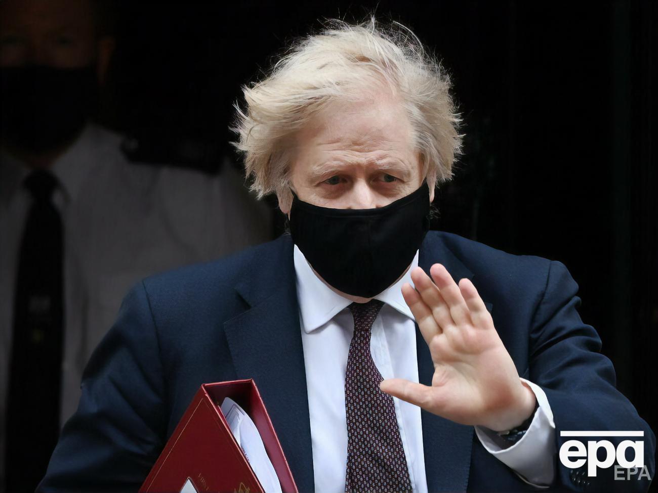 Джонсон заявил, что Британия должна продолжить программу вакцинации от COVID-19