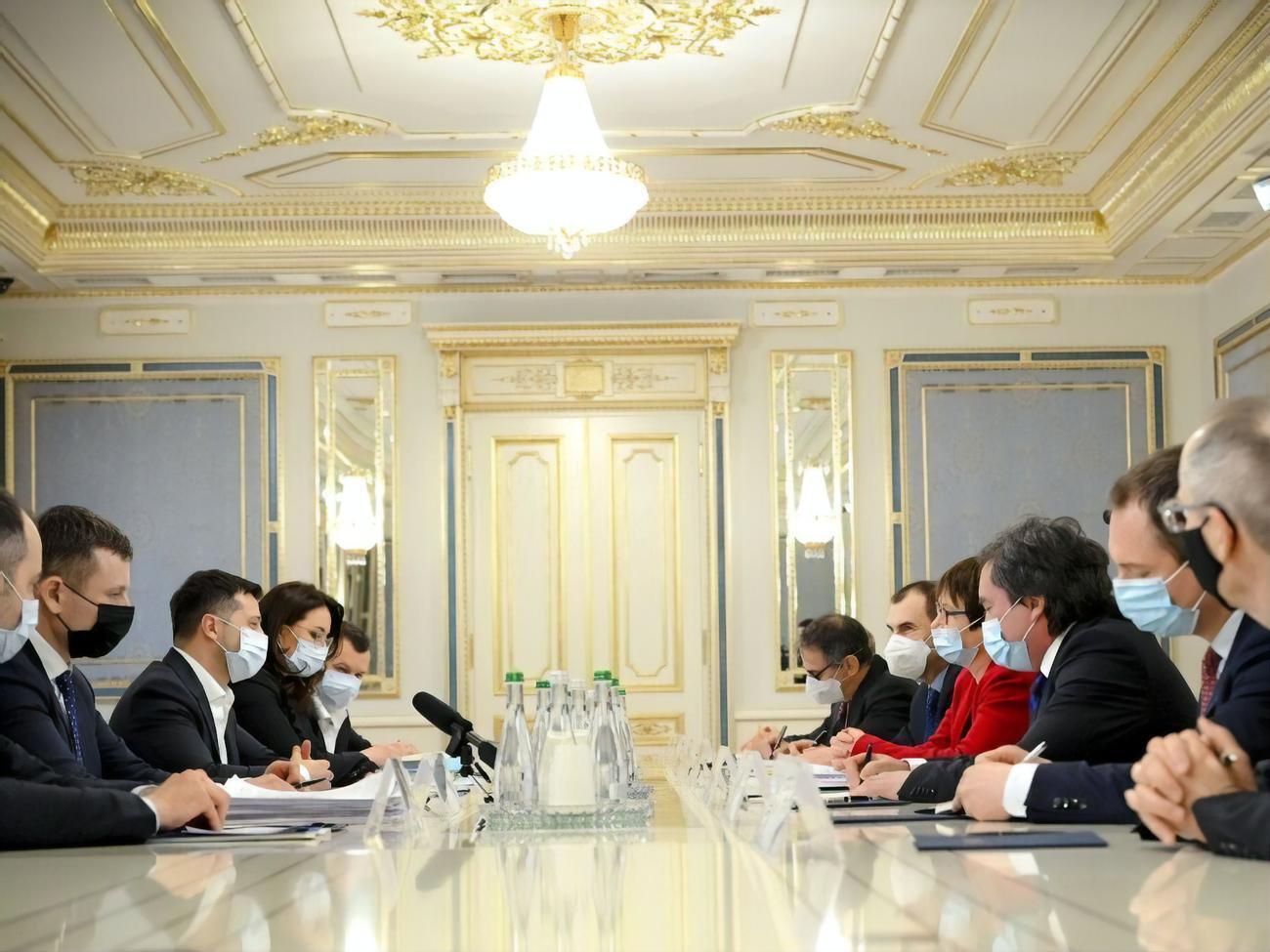 Зеленский: Украину и ЕБРР связывают хорошие отношения и много важных проектов, в которые Украина вкладывает душу, а ЕБРР &ndash; веру и деньги