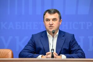 У щорічній декларації Тарасюка вказано Lexus LS 460 L вартістю 1,14 млн грн і Porsche Macan за 1,24 млн грн його дружини