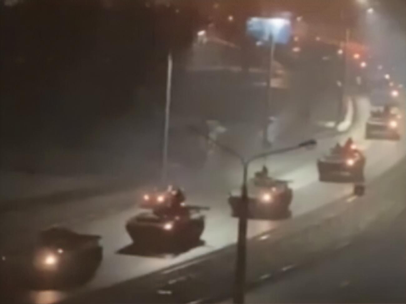 Техника двигалась под государственными флагами Беларуси